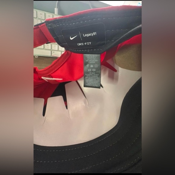Nike Legacy91 Red and Black Cap - Picture 4 of 7